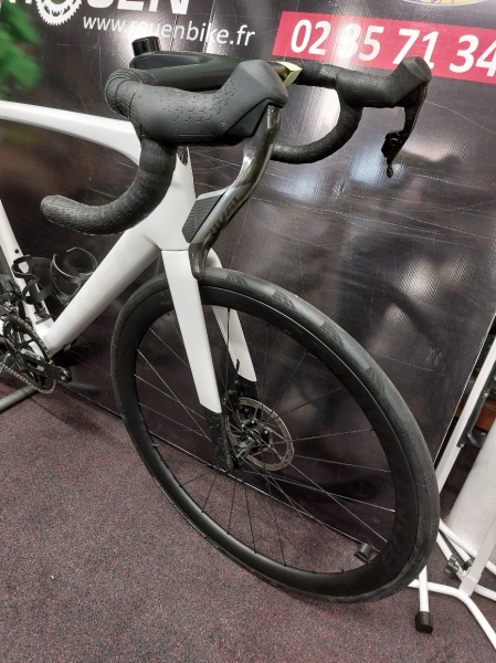 Vélo route course Trek Madone SL6 Rival AXS