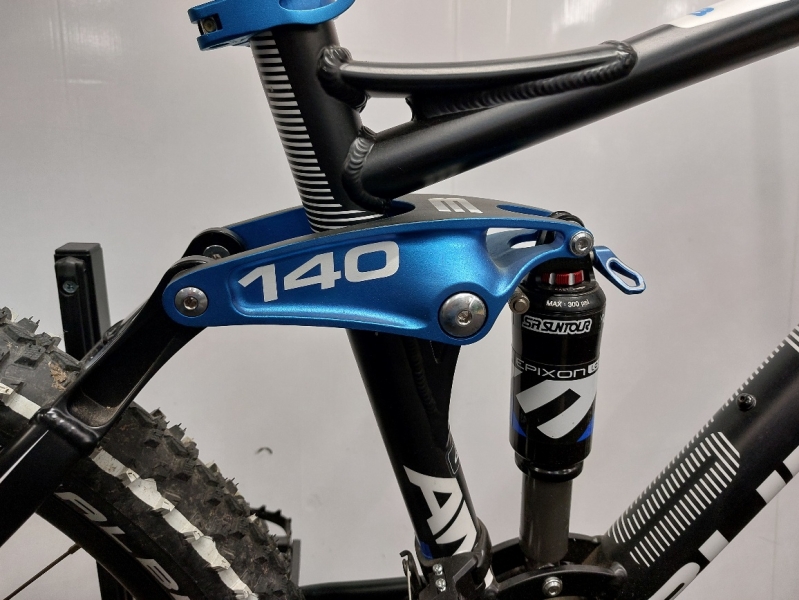 VTT tout suspendu Bulls Wild Cup 1