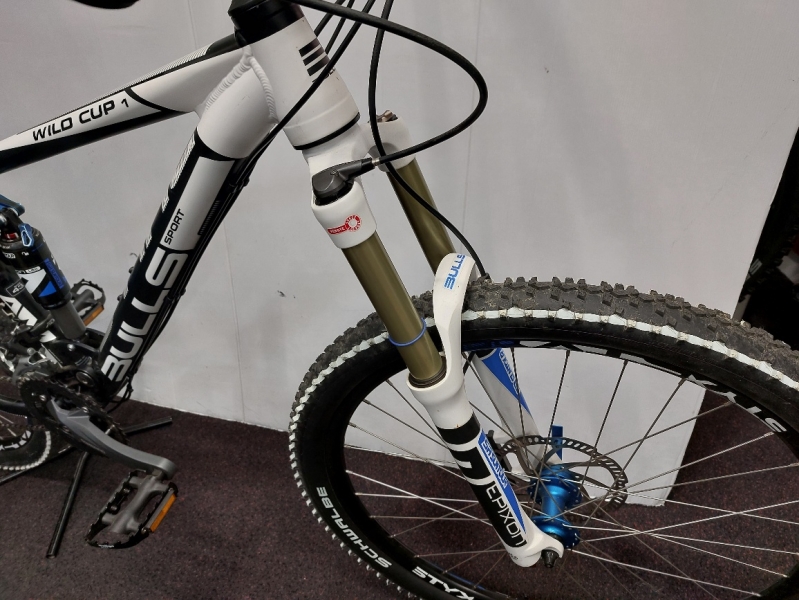 VTT tout suspendu Bulls Wild Cup 1