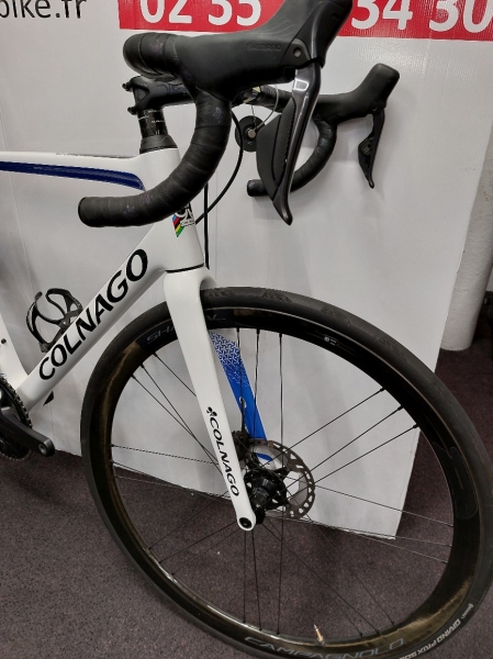 Vélo course route Colnago V3