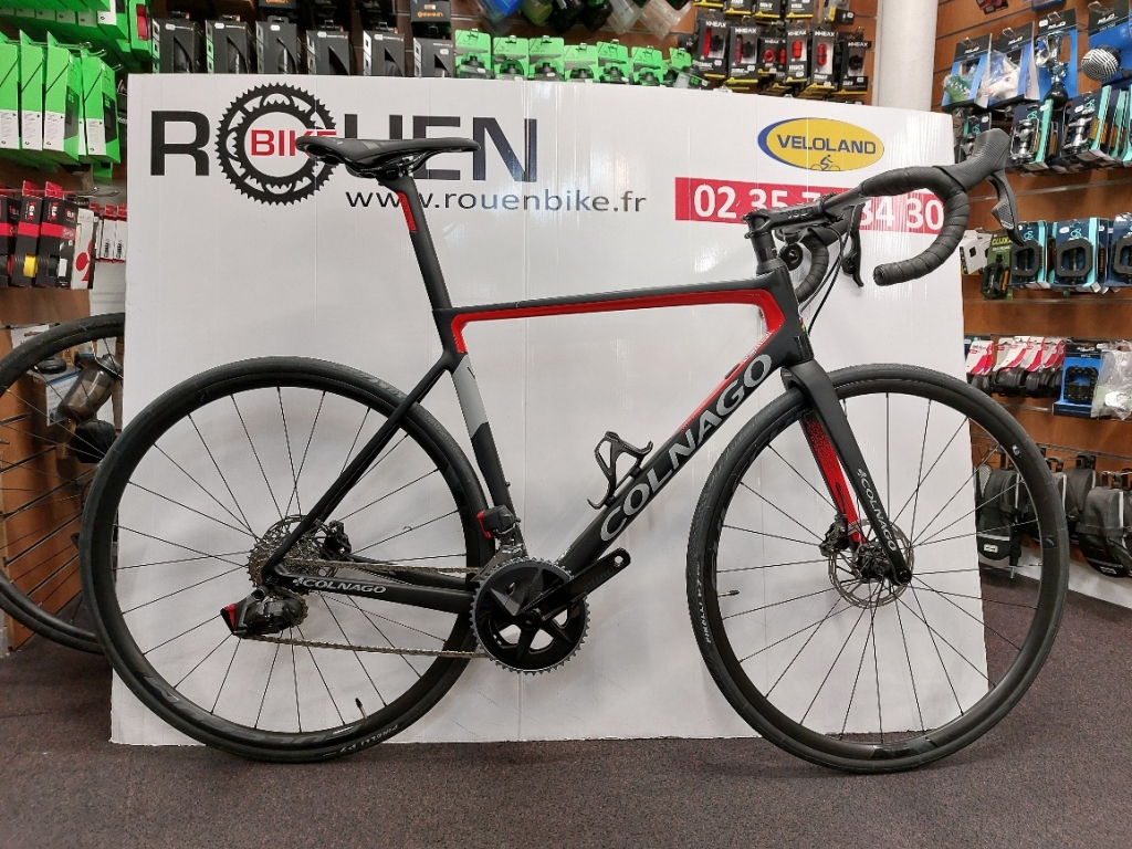 Vélo de route course Colnago V3 noir et rouge